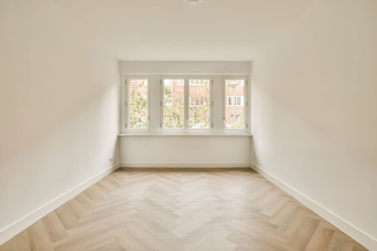 Slika sobe bez nameštaja (pre virtuelnog staginga)